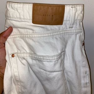 White denim jean. Zipper is broke and I do not have sewing skills.